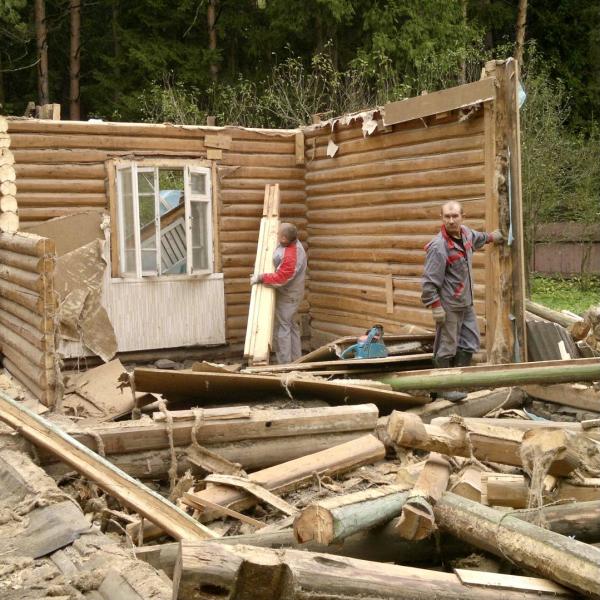 Демонтаж деревянных домов<br/>(из бруса или бревна)
